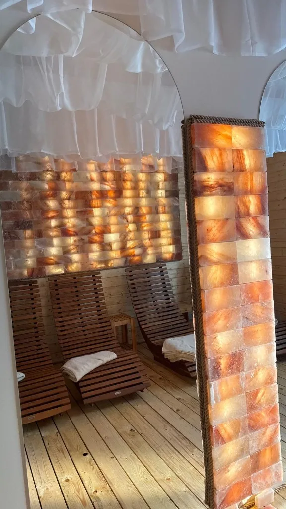 Wejście do CHILL ROOM w studiu Relax&Beauty Kębłowo